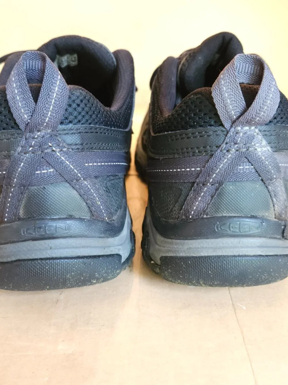 KEEN Mens Size 10 Leather Hiking Trail Shoes Black